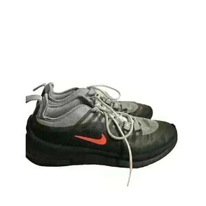Nike Air Max Axis Size 6.5 Gray/Black Lace Up Sneakers